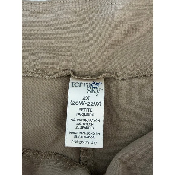 Terra & Sky Women 2X Petite Brownstone Pull On Capri Pants TS18833 Tan Crop - Picture 5 of 8